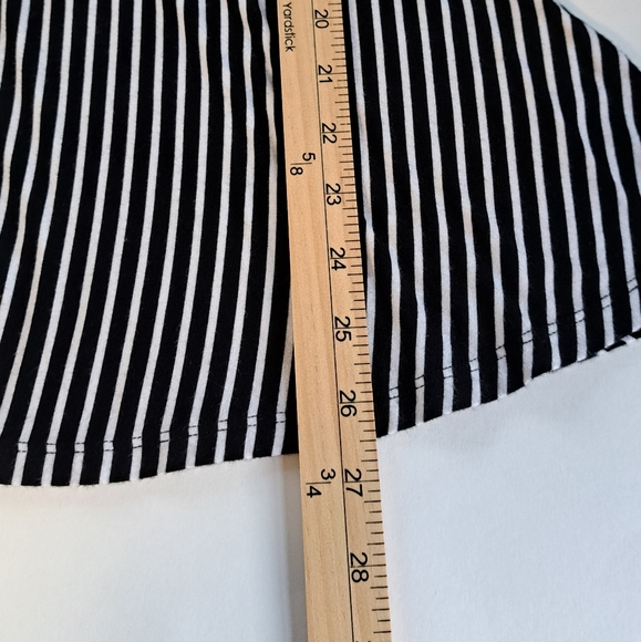 Cable & Gauge Black & White Striped Peplum Top Medium Women's Stretch V Neck - Picture 11 of 12